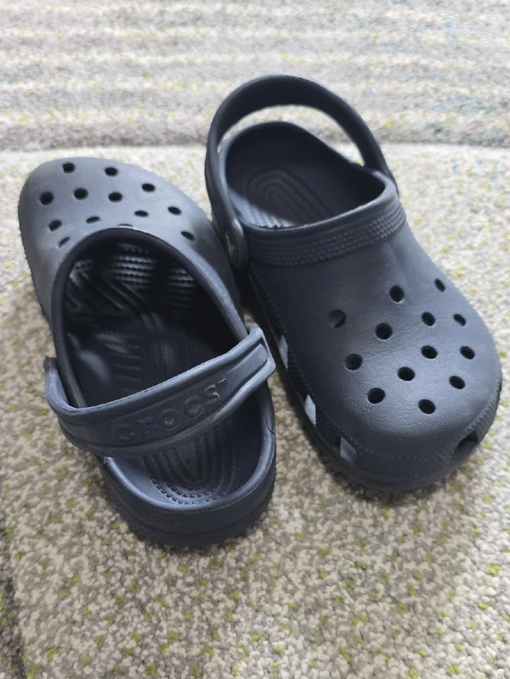 CROCS Kids' Navy Classic Clog Sandals Size 2 - Picture 1 of 9